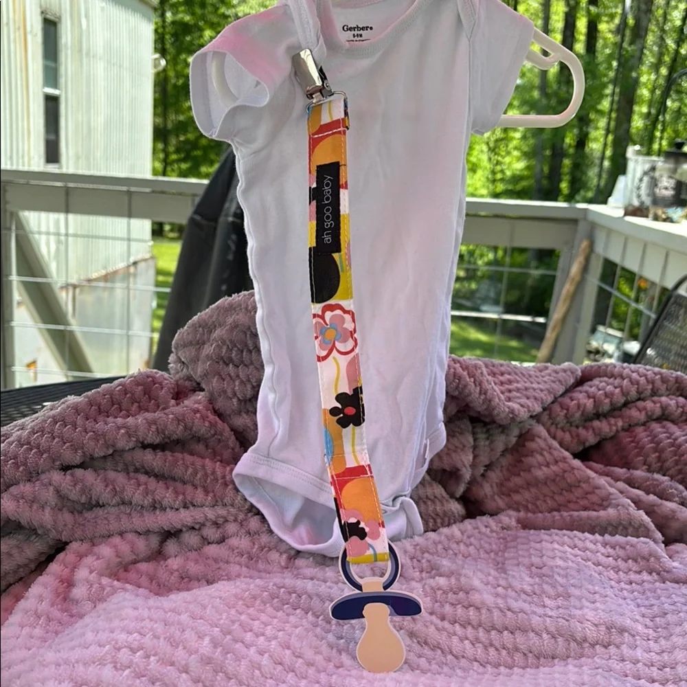 ah goo baby Colorful Pacifier Clip